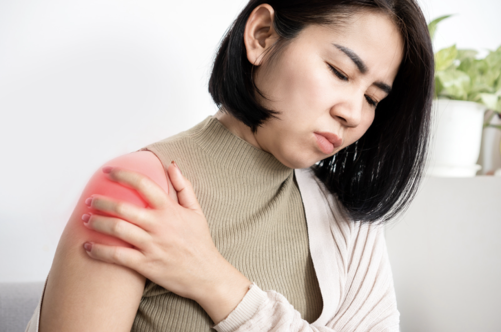 shoulder pain woman tucson chiropractor