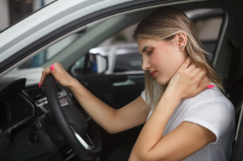 woman experiencing whiplash effects from car accident